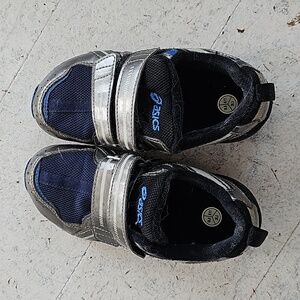 Asics boys running shoes